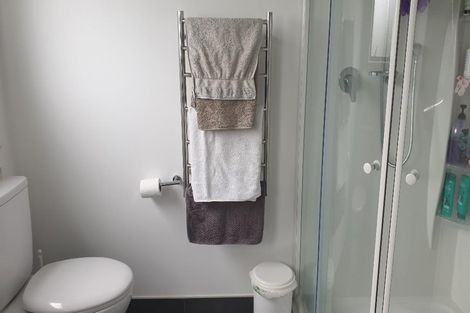 Photo of property in 1/186 East Coast Road, Forrest Hill, Auckland, 0620