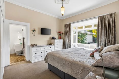 Photo of property in 46 Rewarewa Road, Te Atatu Peninsula, Auckland, 0610