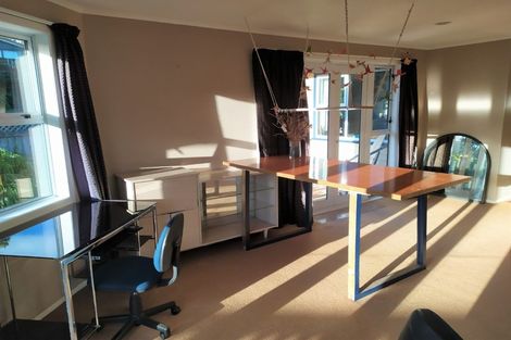 Photo of property in 5 Kendal Place, Merrilands, New Plymouth, 4312