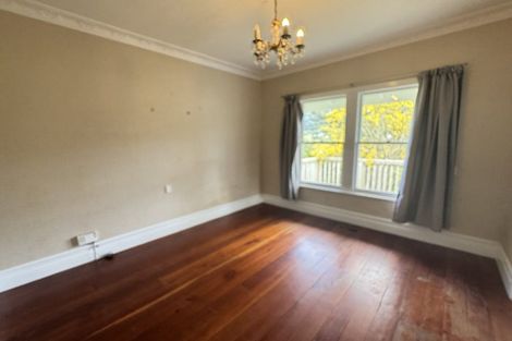 Photo of property in 27 Tawa Terrace, Tawa, Wellington, 5028