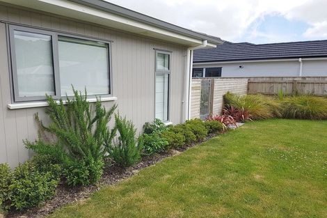 Photo of property in 11 Henrietta Maxwell Grove, Wainuiomata, Lower Hutt, 5014