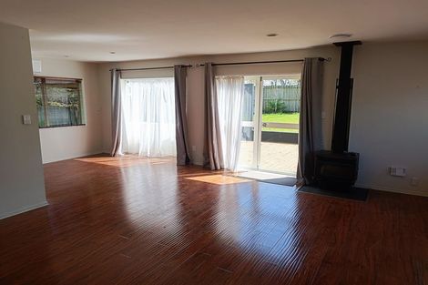 Photo of property in 1 Jay Court, Botany Downs, Auckland, 2010