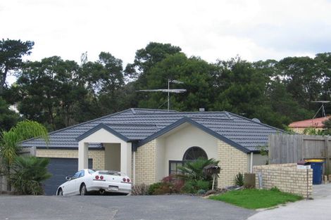 Photo of property in 13 Berkshire Terrace, Massey, Auckland, 0614