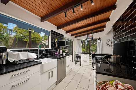 Photo of property in 2 Raelene Place, Massey, Auckland, 0614