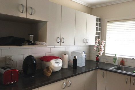 Photo of property in 2/17 Mount Carmel Place, Meadowbank, Auckland, 1072