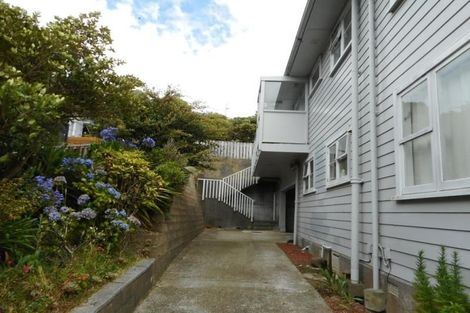 Photo of property in 21 Kahikatea Grove, Paparangi, Wellington, 6037