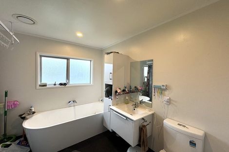 Photo of property in 26 Cyclarama Crescent, Massey, Auckland, 0614