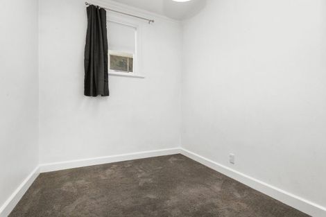 Photo of property in 5 Glendavar Street, Berhampore, Wellington, 6023