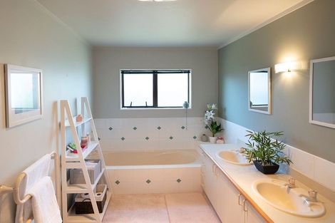 Photo of property in 12 College Drive, Paraparaumu, 5032