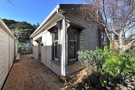 Photo of property in 39 Edinburgh Terrace, Berhampore, Wellington, 6023