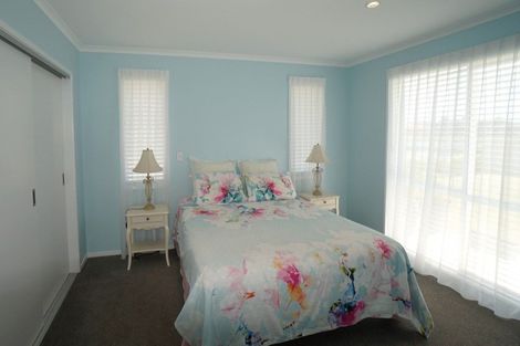 Photo of property in 9 Barbados Way, One Tree Point, 0118