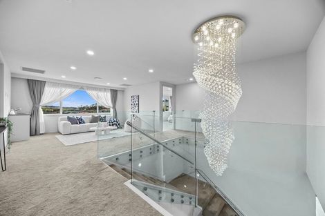 Photo of property in 4b Hilton Close, Fairview Heights, Auckland, 0632