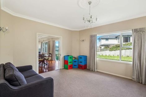 Photo of property in 24 Tamworth Crescent, Newlands, Wellington, 6037