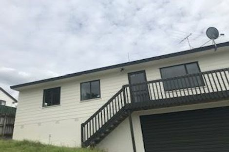 Photo of property in 3/128 Triangle Road, Massey, Auckland, 0614