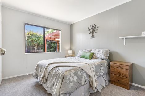 Photo of property in 15 Pinewood Grove, Botany Downs, Auckland, 2010