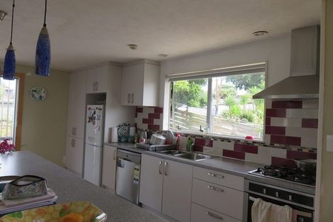 Photo of property in 10 Beauchamp Drive, Massey, Auckland, 0614