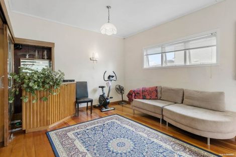 Photo of property in 120 Hutchinson Avenue, New Lynn, Auckland, 0600