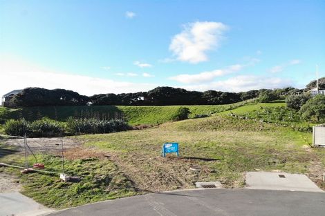 Photo of property in 8 Arapipi Way, Peka Peka, Waikanae, 5391