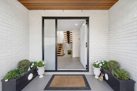 Photo of property in 7 Hartles Place, Mellons Bay, Auckland, 2014