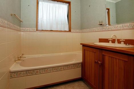 Photo of property in 2/7 Cherrywood Place, Redwood, Christchurch, 8051