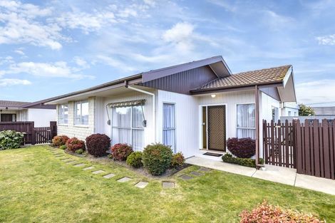 Photo of property in 2/32 Lake Terrace Road, Burwood, Christchurch, 8083