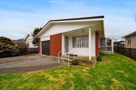 Photo of property in 19 Milmoe Street, Hawera, 4610