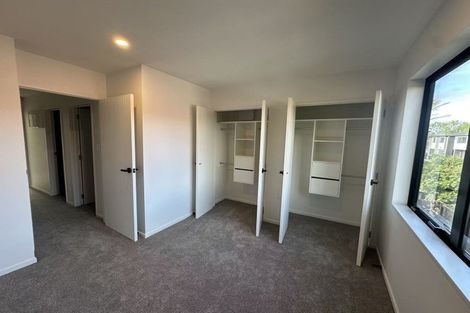 Photo of property in 6d Glennandrew Drive, Half Moon Bay, Auckland, 2012