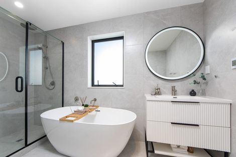 Photo of property in 3b Pendlebury Street, Green Bay, Auckland, 0604