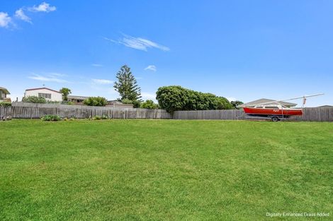 Photo of property in 13 Sunset Drive, Baylys Beach, 0377