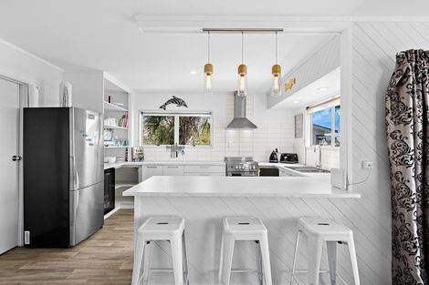 Photo of property in 9 Kauri Crescent, Snells Beach, 0920