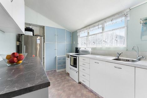 Photo of property in 16 Carlton Avenue, Gonville, Whanganui, 4501