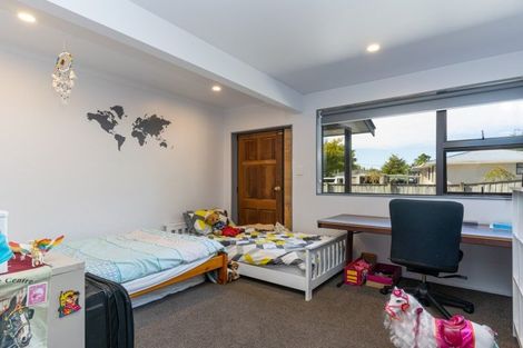 Photo of property in 7a Kempton Street, Greytown, 5712