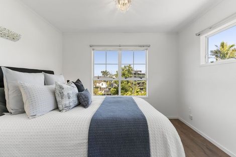Photo of property in 16 Eastcliffe Road, Castor Bay, Auckland, 0620