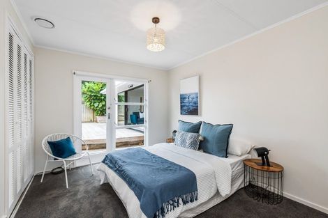 Photo of property in 50 Winara Avenue, Waikanae, 5036