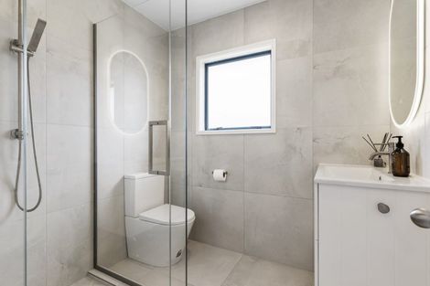 Photo of property in 5 Bridgehead Cove, West Harbour, Auckland, 0618