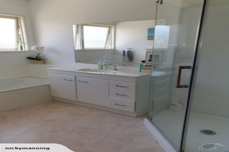 Photo of property in 1/2 Purchas Road, Hauraki, Auckland, 0622