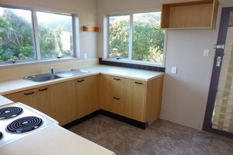 Photo of property in 13 Beach Valley Road, Piha, 0772