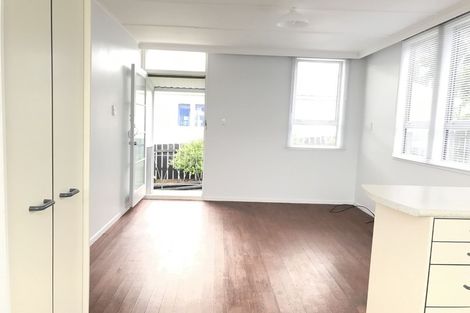 Photo of property in 4/4 Hutchinson Avenue, New Lynn, Auckland, 0600