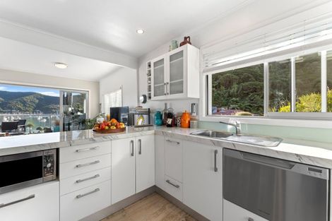 Photo of property in 7 Arthur Crescent, Waikawa, Picton, 7220