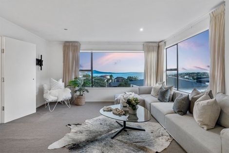 Photo of property in 3/28 Beach Road, Castor Bay, Auckland, 0620
