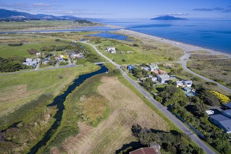 Photo of property in 40 Kapiti Lane, Otaki Beach, Otaki, 5512