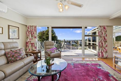 Photo of property in 493 East Coast Road, Murrays Bay, Auckland, 0630