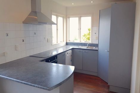 Photo of property in 204 East Coast Road, Forrest Hill, Auckland, 0620