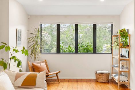 Photo of property in 122 Island Bay Road, Beach Haven, Auckland, 0626