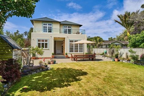 Photo of property in 3 Nikau Grove, Woburn, Lower Hutt, 5010