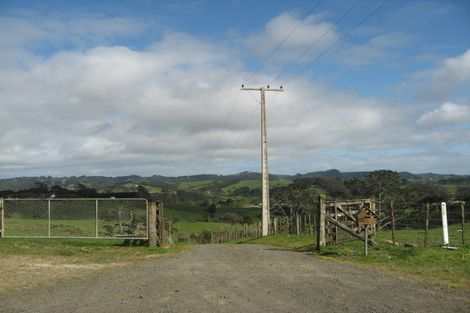 Photo of property in 14 Amreins Road, Waitakere, Henderson, 0782
