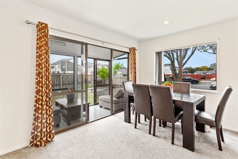 Photo of property in 102 Bruce Mclaren Road, Henderson, Auckland, 0612