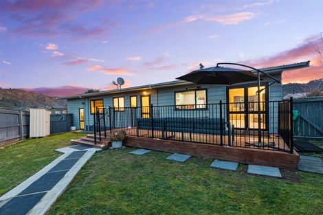 Photo of property in 35 Grimsby Grove, Wainuiomata, Lower Hutt, 5014