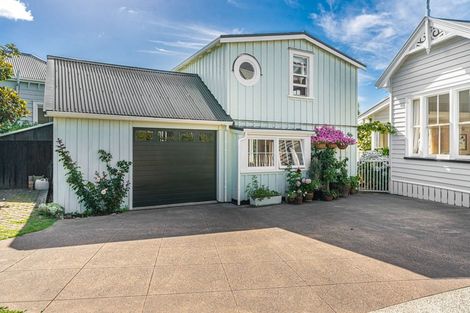 Photo of property in 71 Vauxhall Road, Devonport, Auckland, 0624