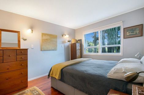 Photo of property in 80 Mountain Road, Henderson Valley, Auckland, 0612